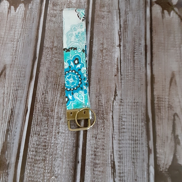 Blue floral key chain wristlet - Picture 1 of 4
